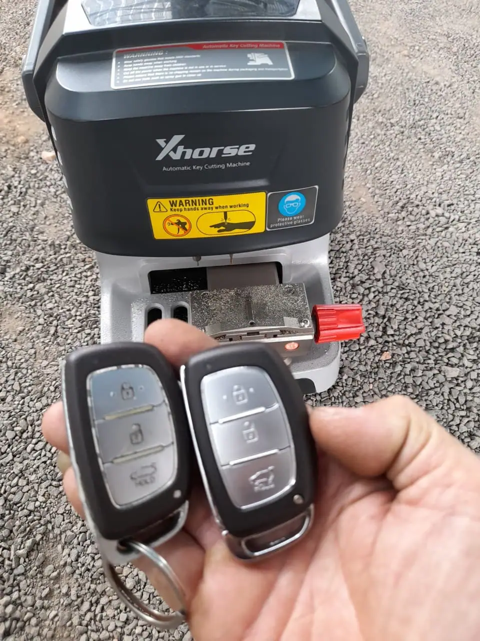 Máy cắt chìa khóa tự động của cửa hàng
