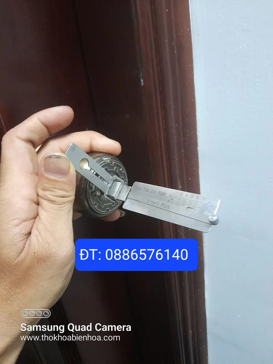 Thợ mở khóa cửa tay nắm tròn tại nhà ở Biên Hòa