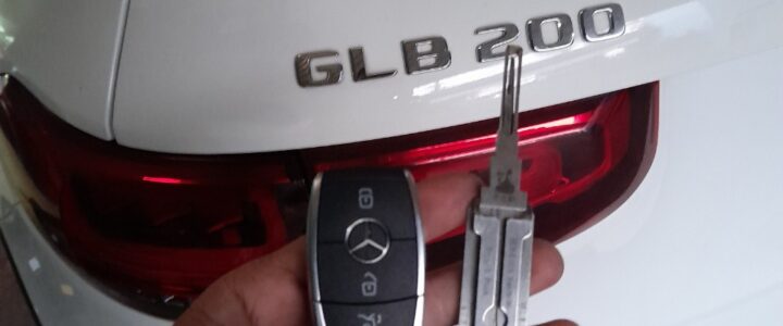 mở khoá ô tô Mercedez GLB200